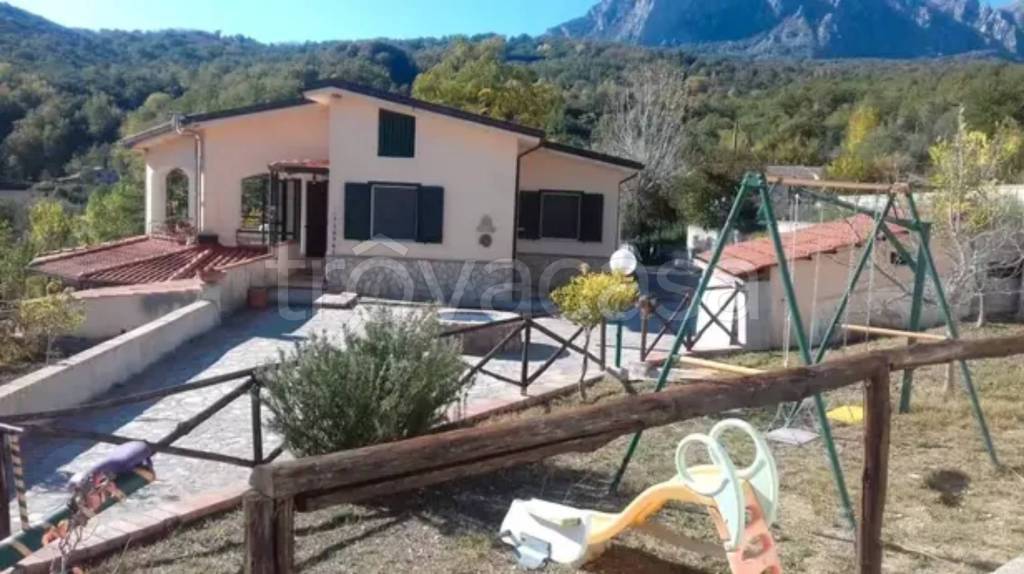 casa indipendente in vendita a Roccagloriosa
