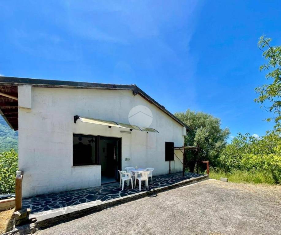 casa indipendente in vendita a Roccagloriosa