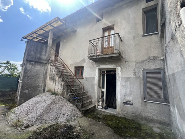 casa indipendente in vendita a Roccagloriosa in zona Acquavena