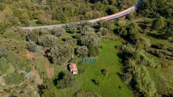 terreno agricolo in vendita a Roccagloriosa in zona Acquavena
