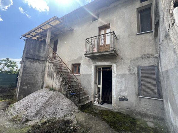 casa semindipendente in vendita a Roccagloriosa in zona Acquavena