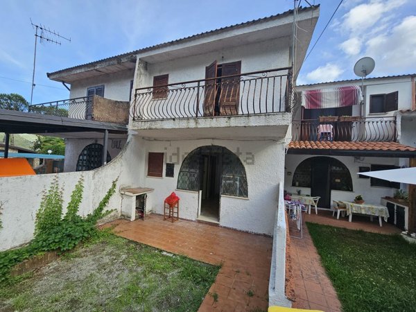 casa indipendente in vendita a Roccagloriosa