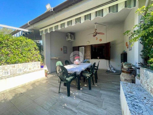 casa indipendente in vendita a Roccagloriosa