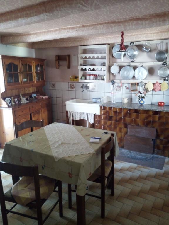 casa indipendente in vendita a Roccagloriosa in zona Acquavena