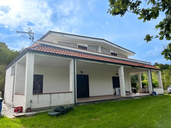 casa indipendente in vendita a Roccagloriosa