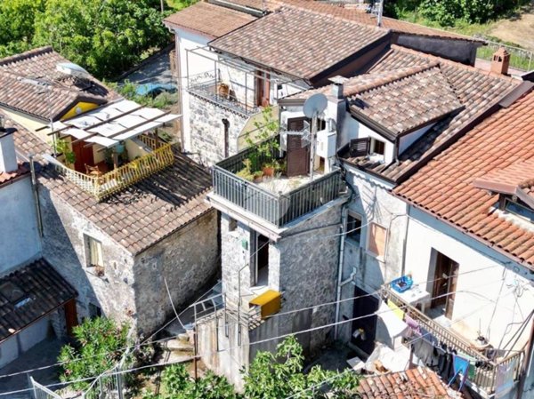 appartamento in vendita a Roccagloriosa in zona Acquavena