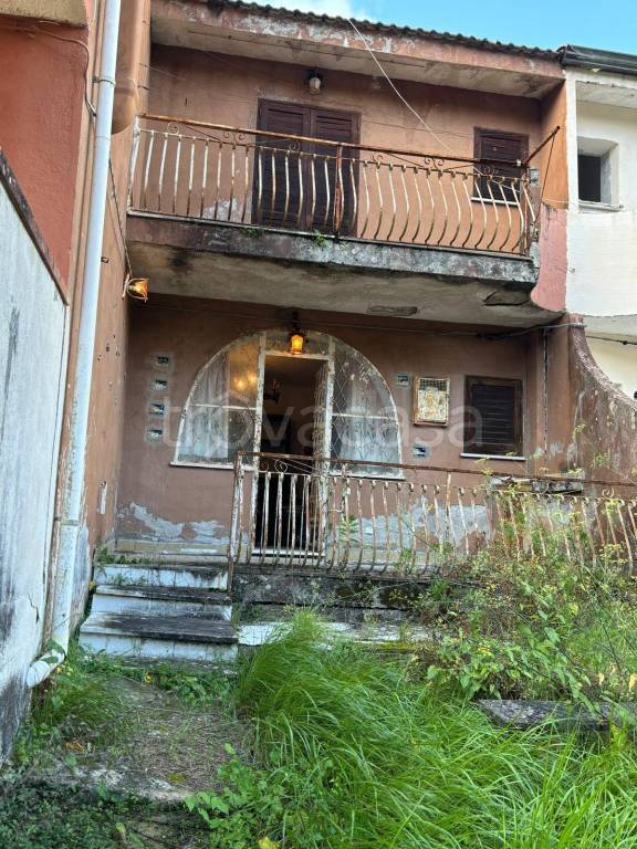 casa indipendente in vendita a Roccagloriosa in zona Acquavena
