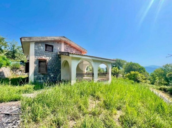 casa indipendente in vendita a Roccagloriosa
