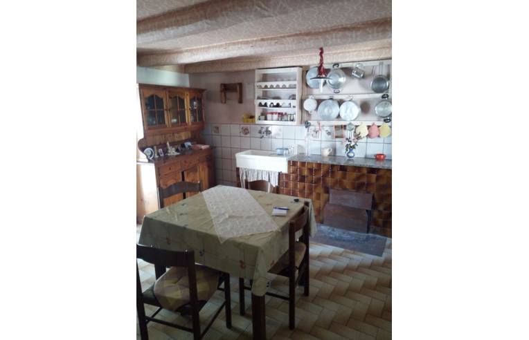 casa indipendente in vendita a Roccagloriosa in zona Acquavena