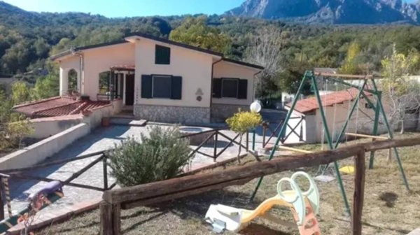 casa indipendente in vendita a Roccagloriosa