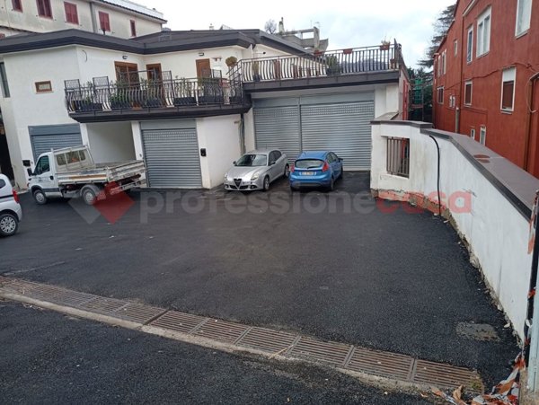 locale commerciale in vendita a Roccapiemonte