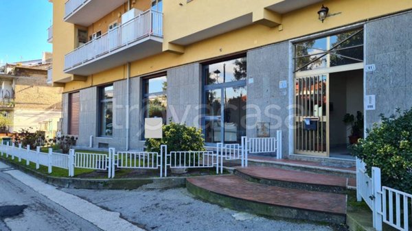 negozio in vendita a Roccapiemonte in zona San Potito