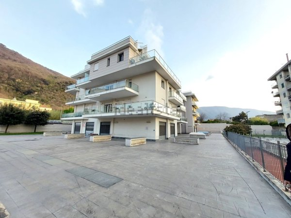 locale commerciale in vendita a Roccapiemonte