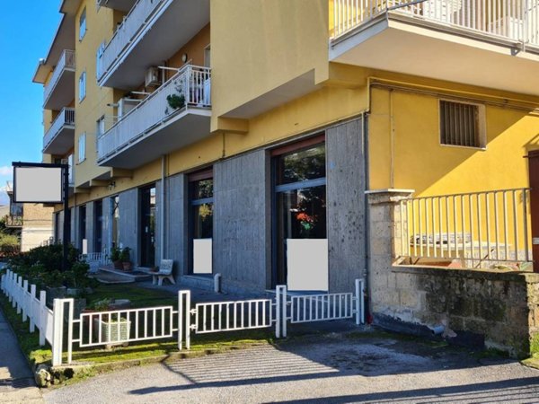 negozio in vendita a Roccapiemonte in zona San Potito