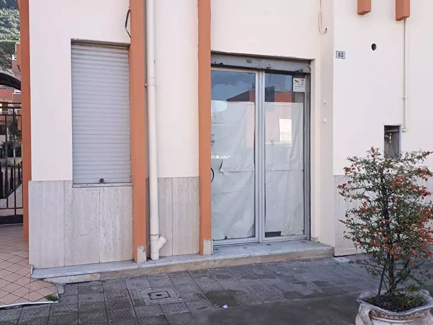 locale commerciale in vendita a Roccapiemonte