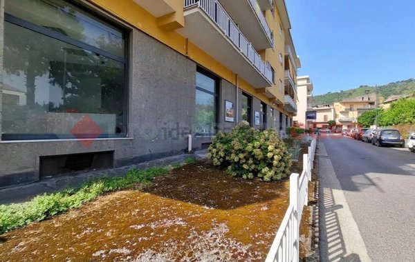 locale commerciale in vendita a Roccapiemonte in zona San Potito