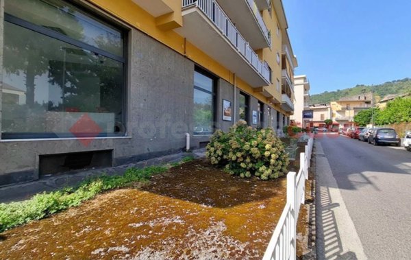 negozio in vendita a Roccapiemonte in zona San Potito