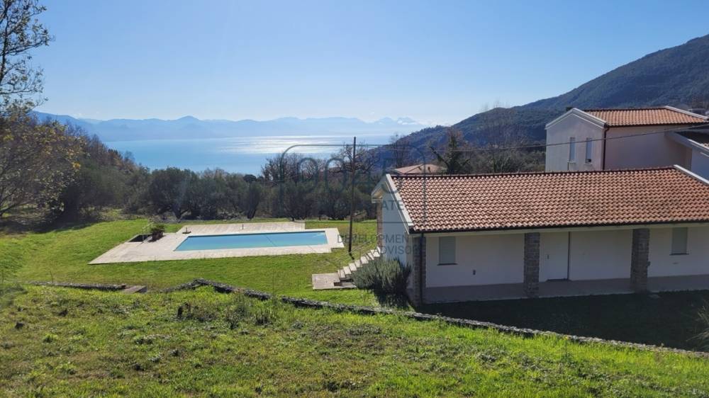 casa indipendente in vendita a Rofrano