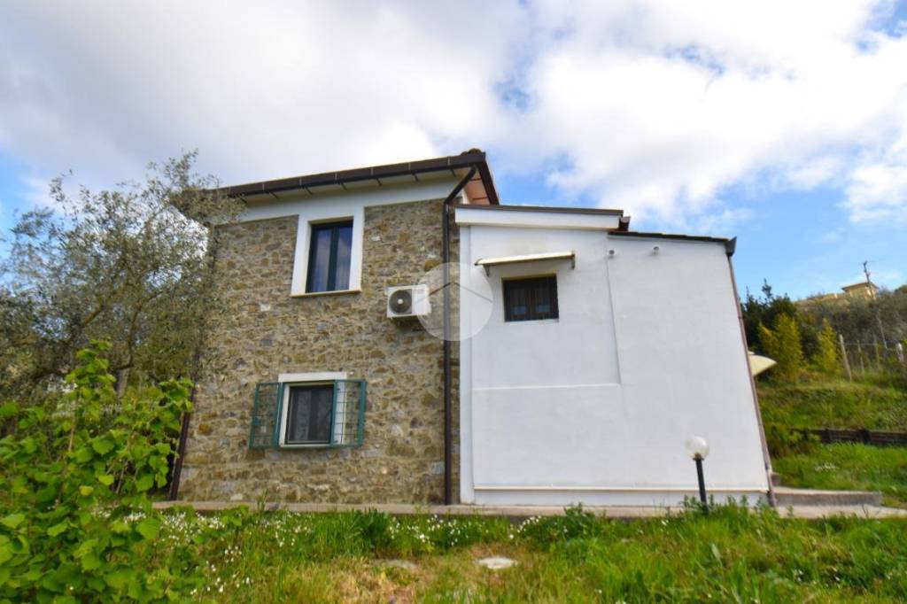 casa indipendente in vendita a Rutino