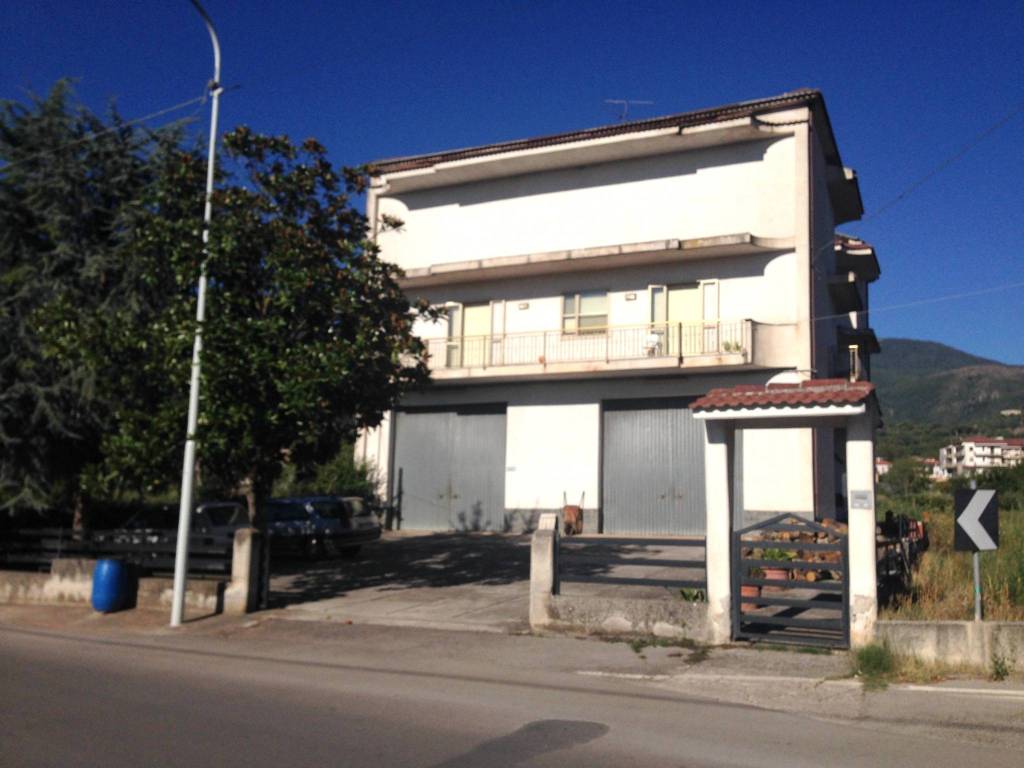 casa indipendente in vendita a Sala Consilina