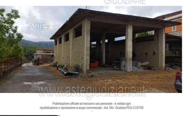 locale commerciale in vendita a Salento