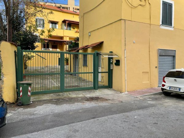 negozio in vendita a Salerno in zona Pastena