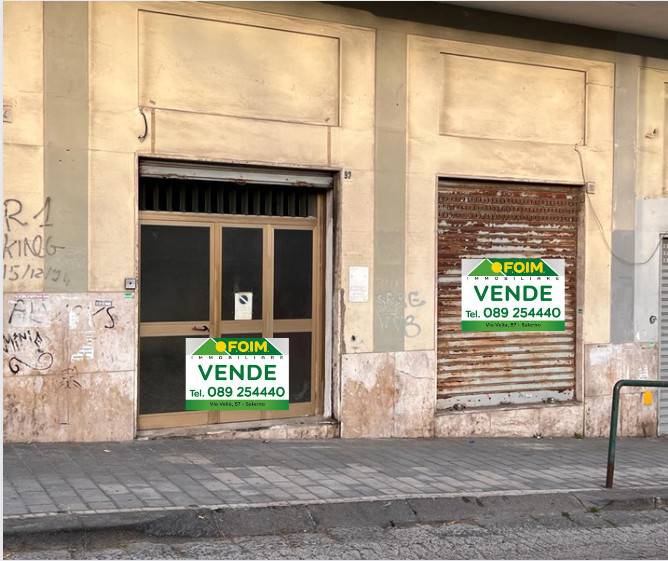 negozio in vendita a Salerno in zona Centro Città