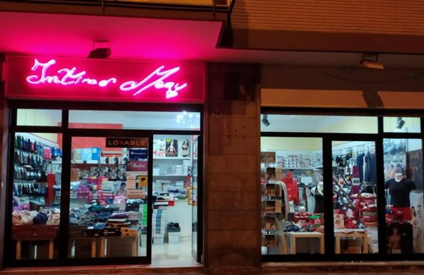 negozio in vendita a Salerno in zona Gelsi Rossi