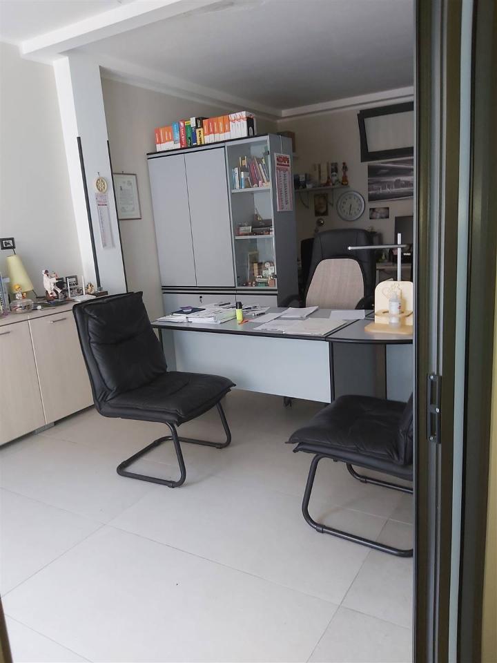 ufficio in vendita a Salerno in zona Torrione
