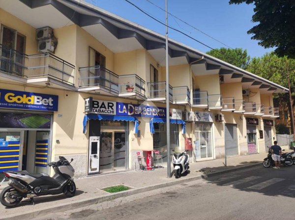 negozio in vendita a Salerno in zona Mariconda
