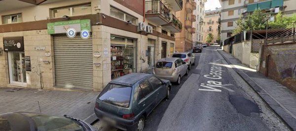 locale commerciale in vendita a Salerno in zona Centro Città