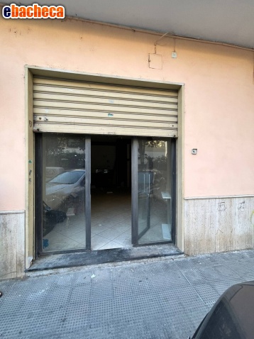 locale commerciale in vendita a Salerno in zona Irno