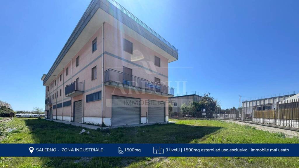 ufficio in vendita a Salerno in zona Zona Industriale