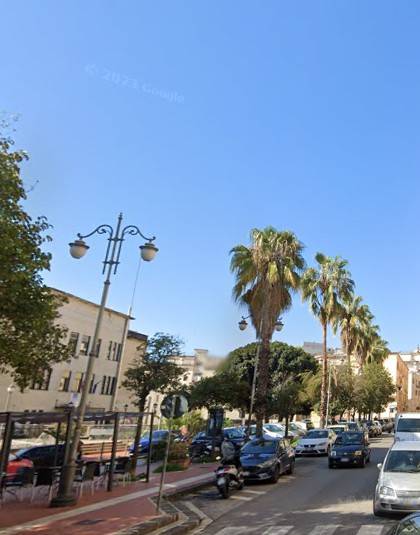 locale commerciale in vendita a Salerno