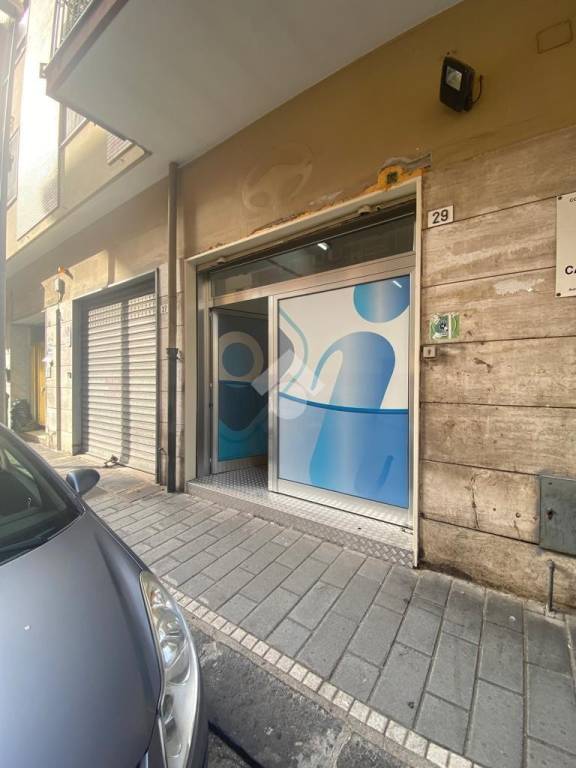 locale commerciale in vendita a Salerno in zona Pastena