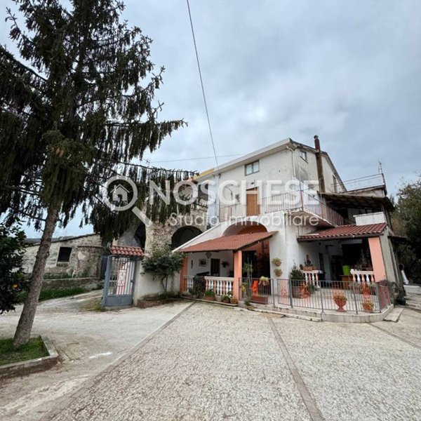 casa indipendente in vendita a Salerno in zona Zona Industriale