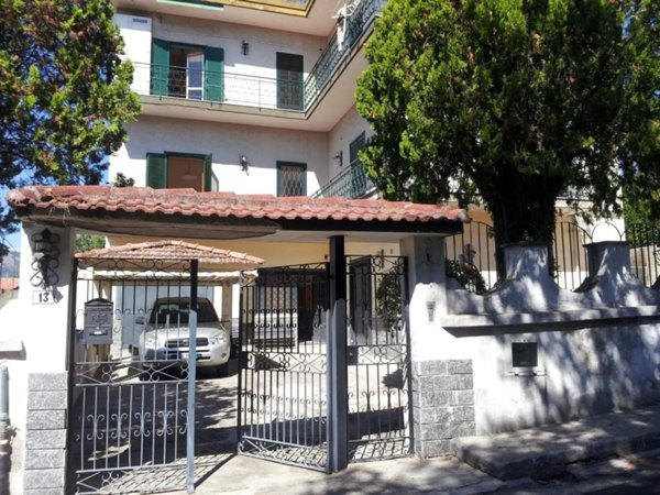 casa indipendente in vendita a Salerno