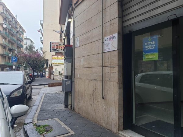 locale commerciale in vendita a Salerno in zona Torrione