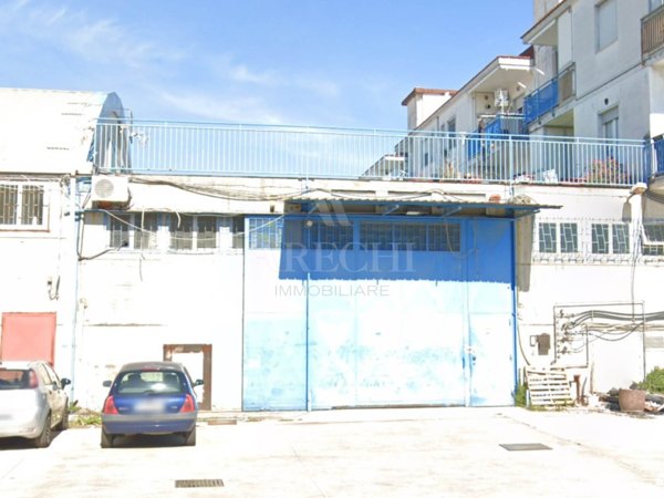 capannone in vendita a Salerno in zona Fuorni