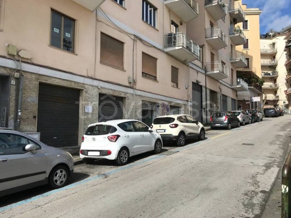 locale di sgombero in vendita a Salerno in zona Centro Città