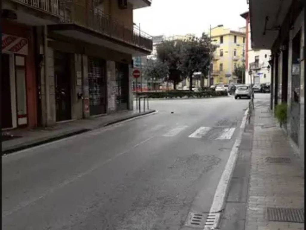 negozio in vendita a Salerno in zona Pastena