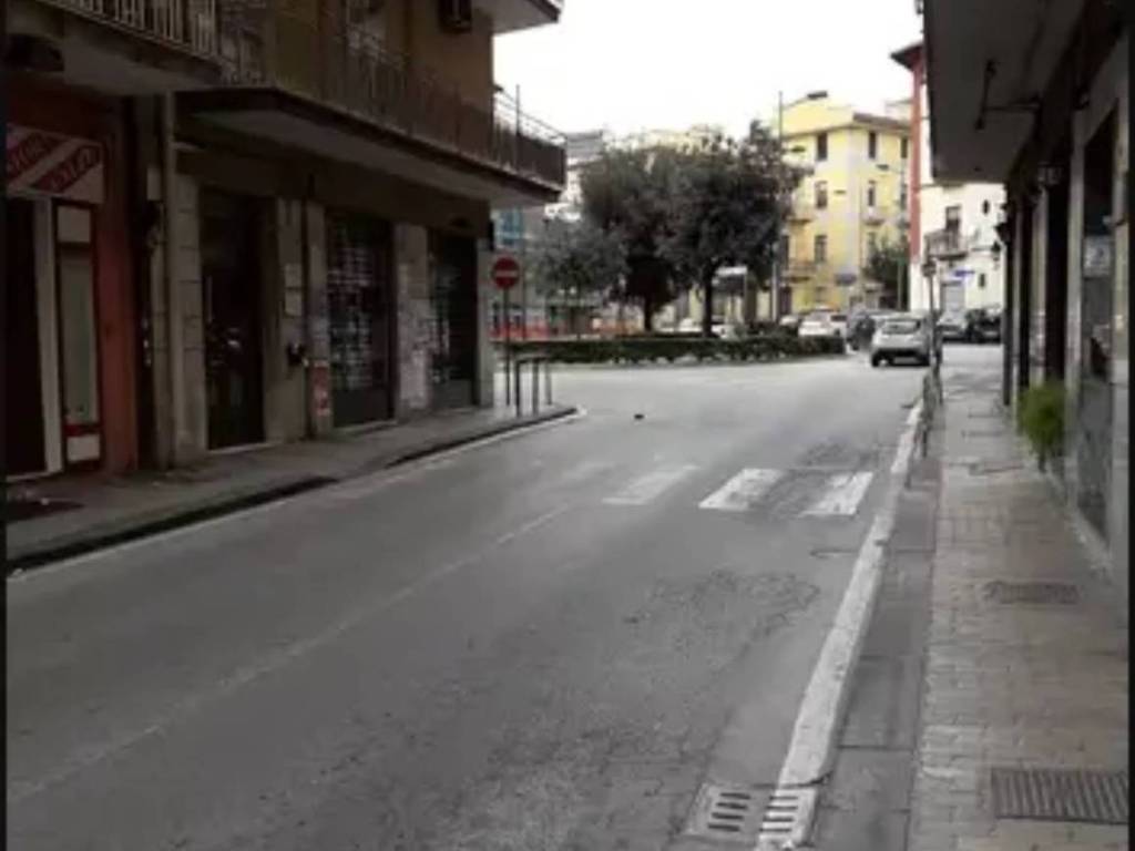 negozio in vendita a Salerno in zona Pastena
