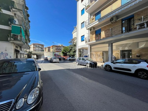 locale commerciale in vendita a Salerno