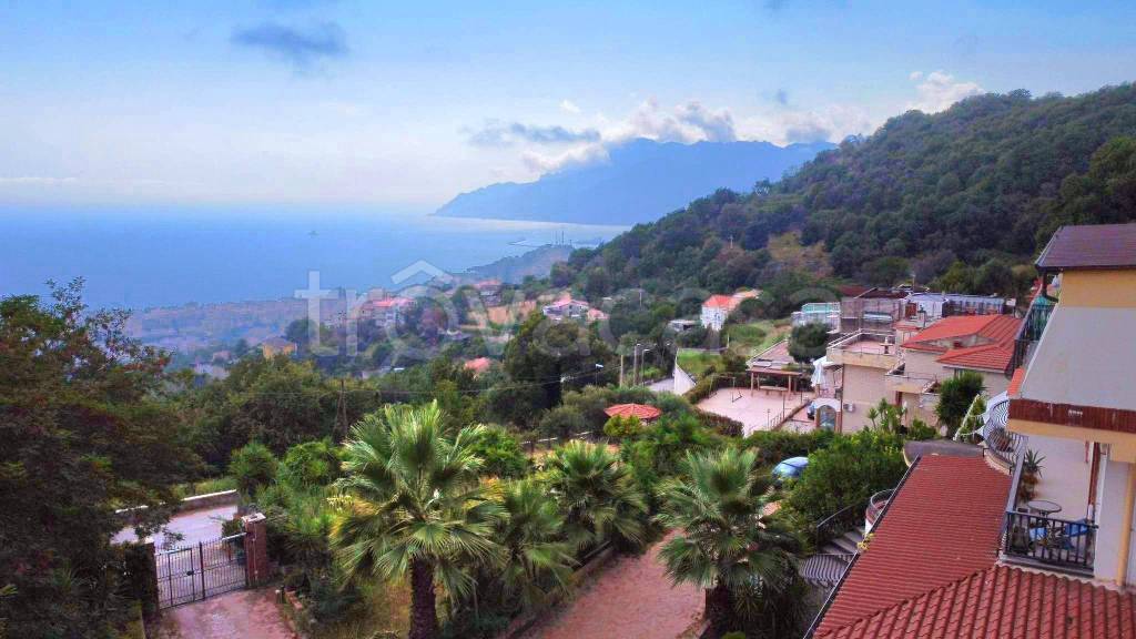 casa indipendente in vendita a Salerno
