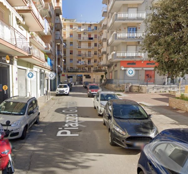 locale commerciale in vendita a Salerno in zona Torrione