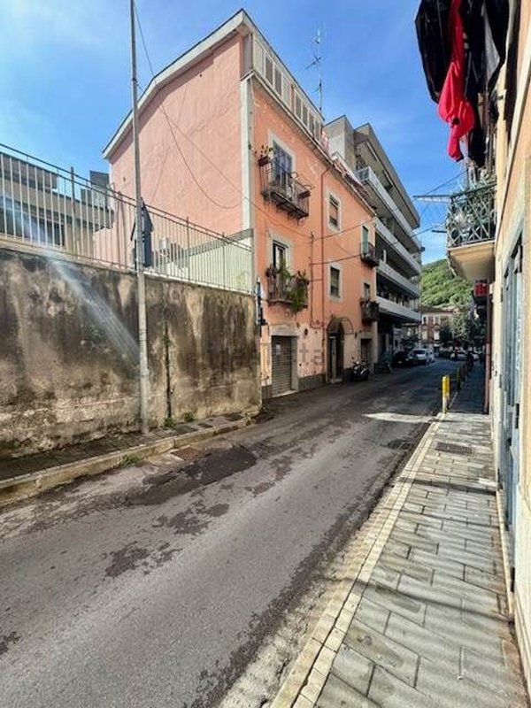 locale commerciale in vendita a Salerno
