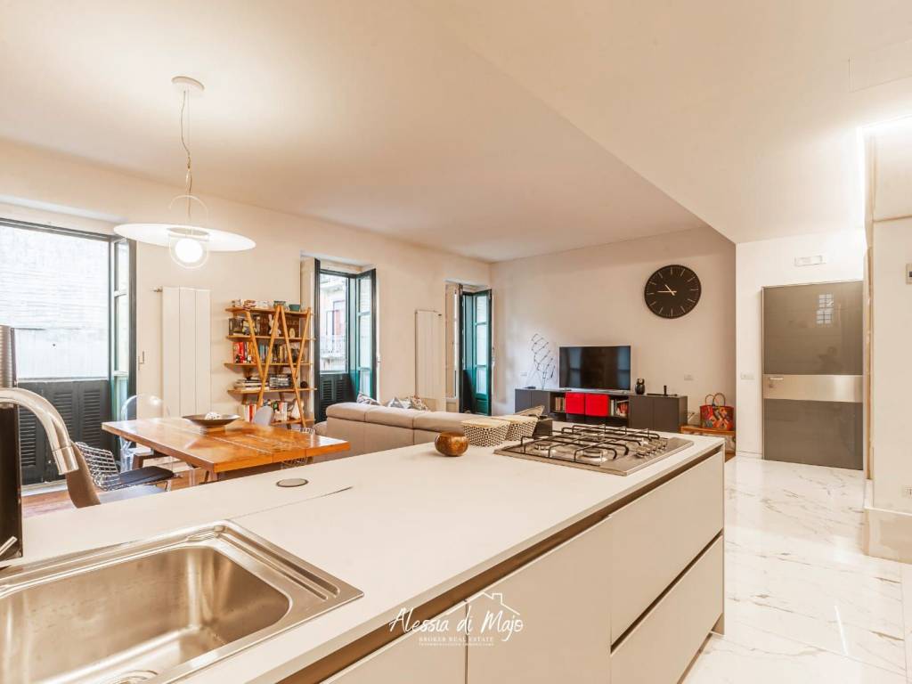 intera palazzina in vendita a Salerno in zona Centro Città
