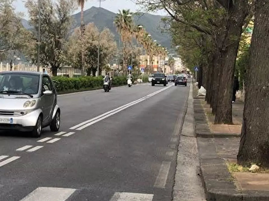 negozio in vendita a Salerno in zona Irno