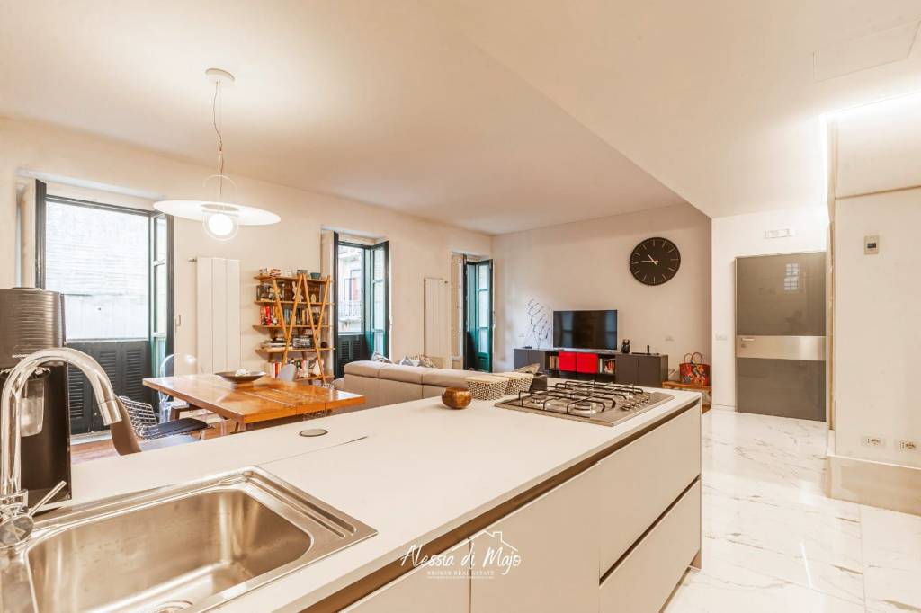 casa indipendente in vendita a Salerno in zona Centro Città