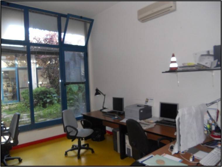 ufficio in vendita a Salerno in zona Zona Industriale